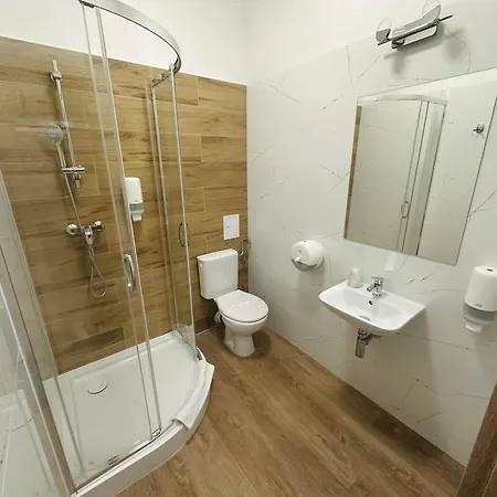 Miejsca Noclegowe W Arka Medical Kapselhotel *